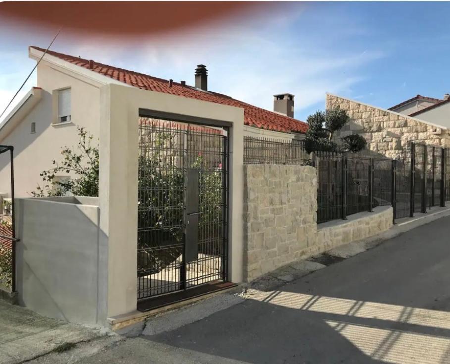Romantic Stone- Apartman Omis