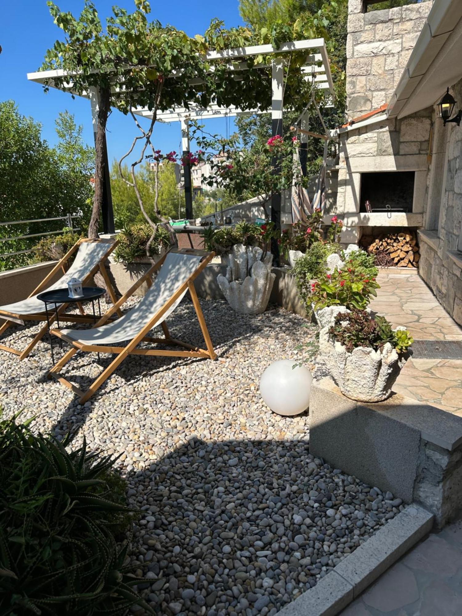 Romantic Stone- *